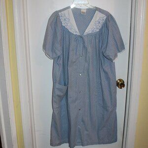 Vintage Simply Basic Ladies House Coat